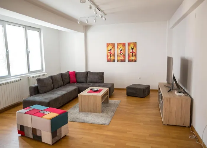 Three Bedroom Apartment Near City Center
