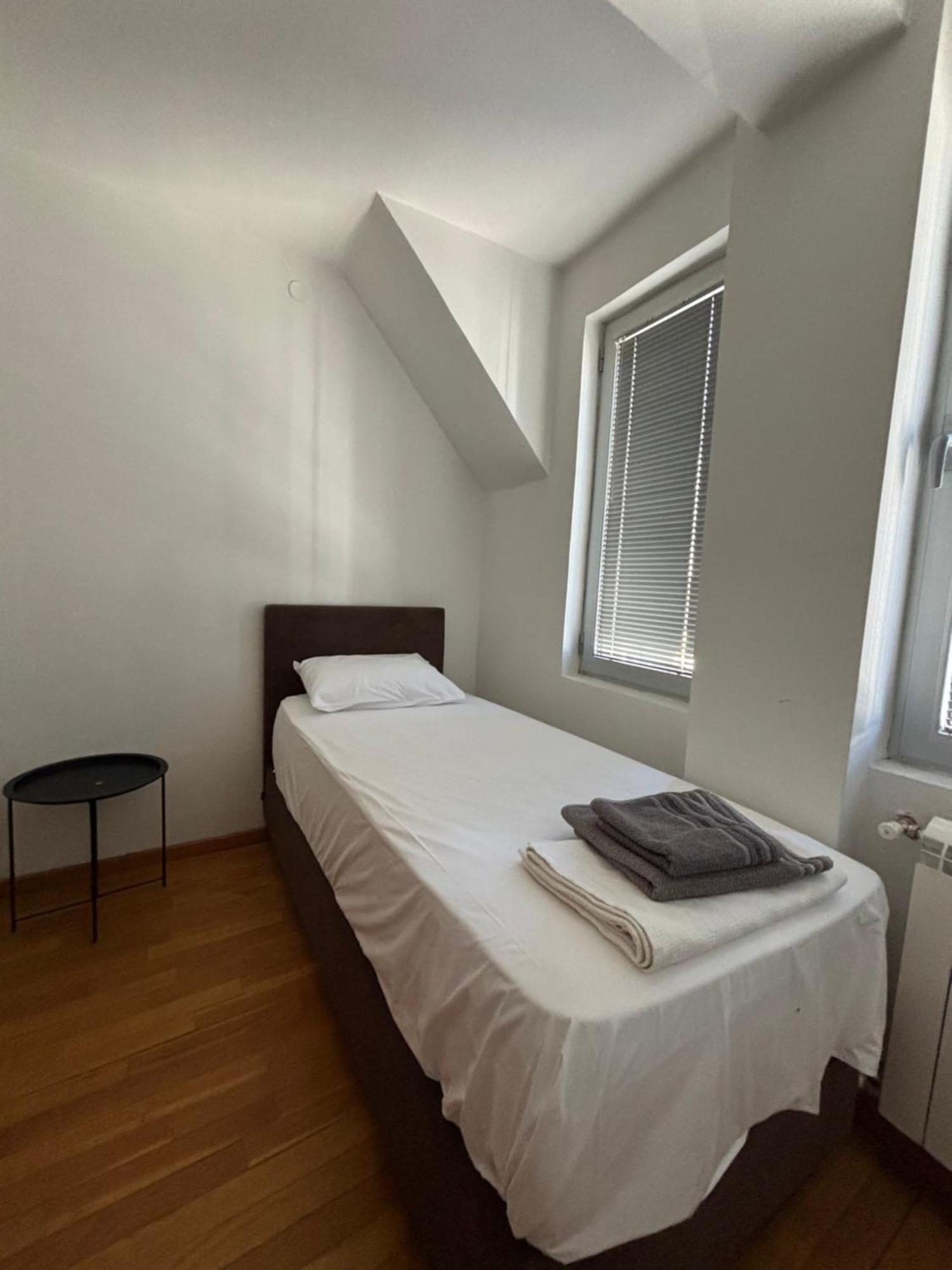 Three Bedroom Near Center Apartamento Skopie