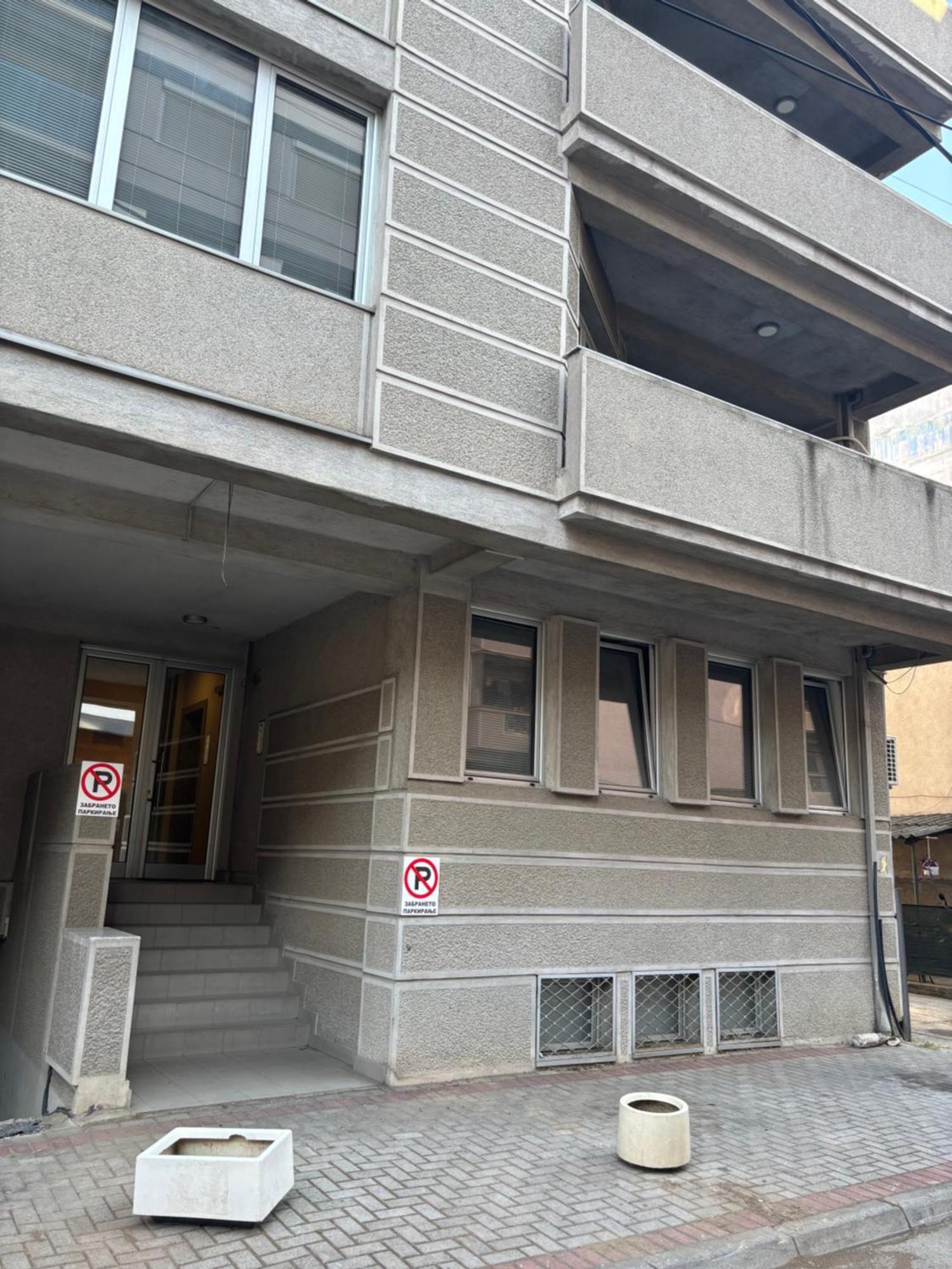 Three Bedroom Near Center Apartamento