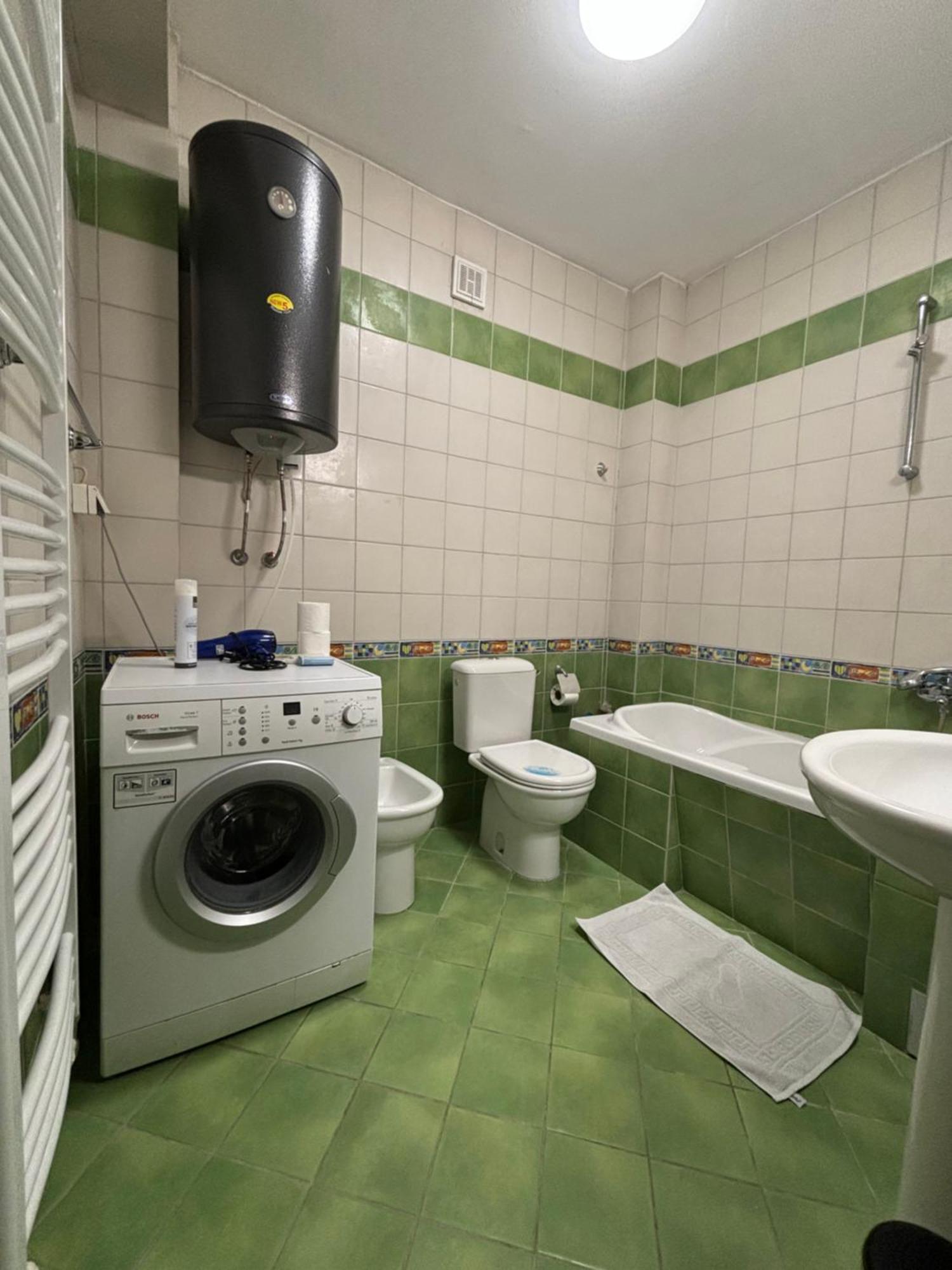 Three Bedroom Near Center Apartamento *
